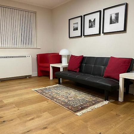 Morden Flat Close To Dlr Station With Free Parking Londen Buitenkant foto