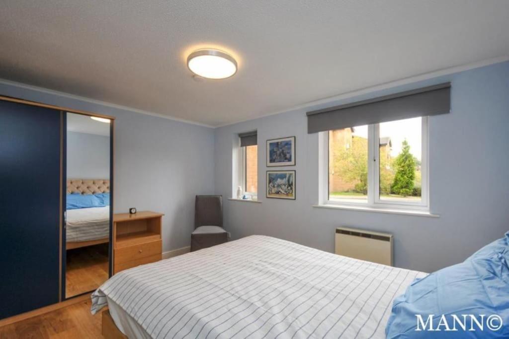 Morden Flat Close To Dlr Station With Free Parking Londen Buitenkant foto