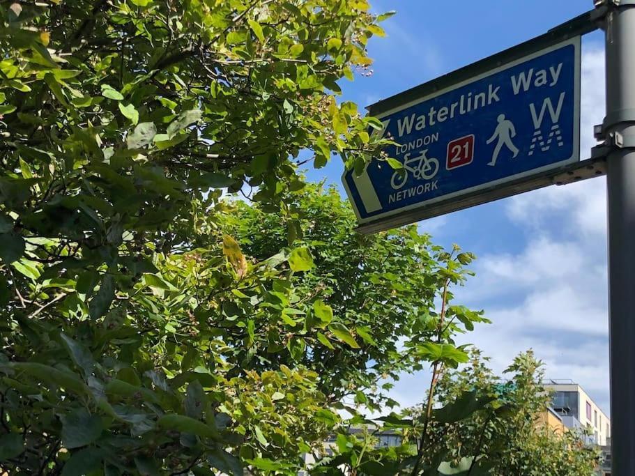 Morden Flat Close To Dlr Station With Free Parking Londen Buitenkant foto