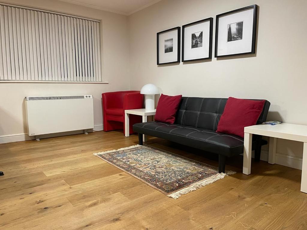 Morden Flat Close To Dlr Station With Free Parking Londen Buitenkant foto