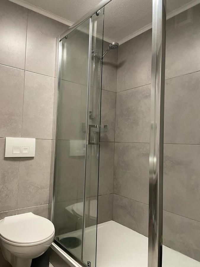 Morden Flat Close To Dlr Station With Free Parking Londen Buitenkant foto